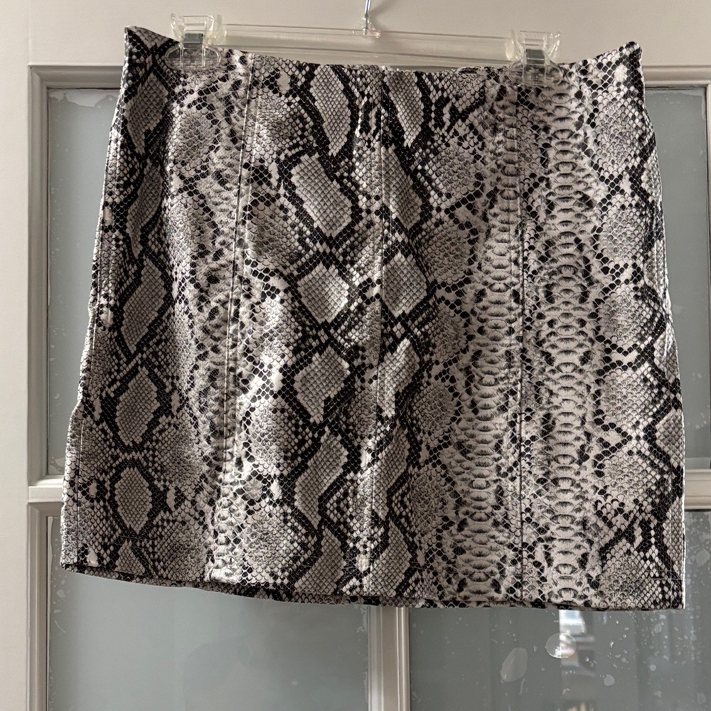 Lulu's Black and White Snake Pattern Mini Skirt